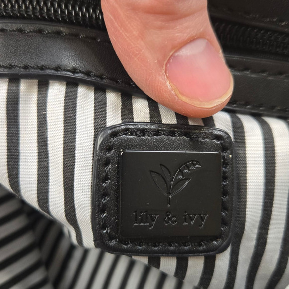 Lily and Ivy White Perforated Tote Bag with Removable Crossbody Strap and Pouch - Picture 12 of 16